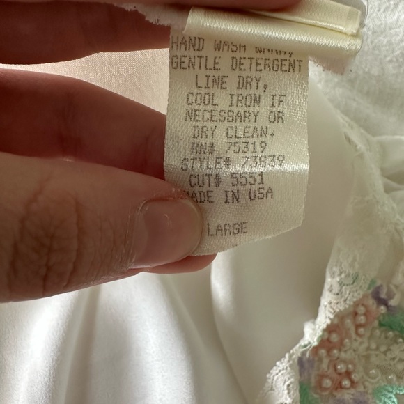 This beautiful Vintage Victoria Secret rare nightgown - Picture 6 of 8